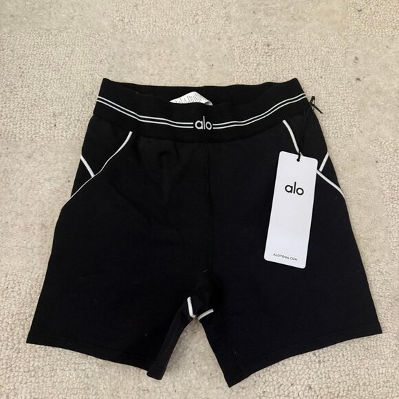 Alo Yoga Alosoft Heart Throb Bra And 4” Alosoft High-Waist Heart Throb Short Set - Picture 5 of 6